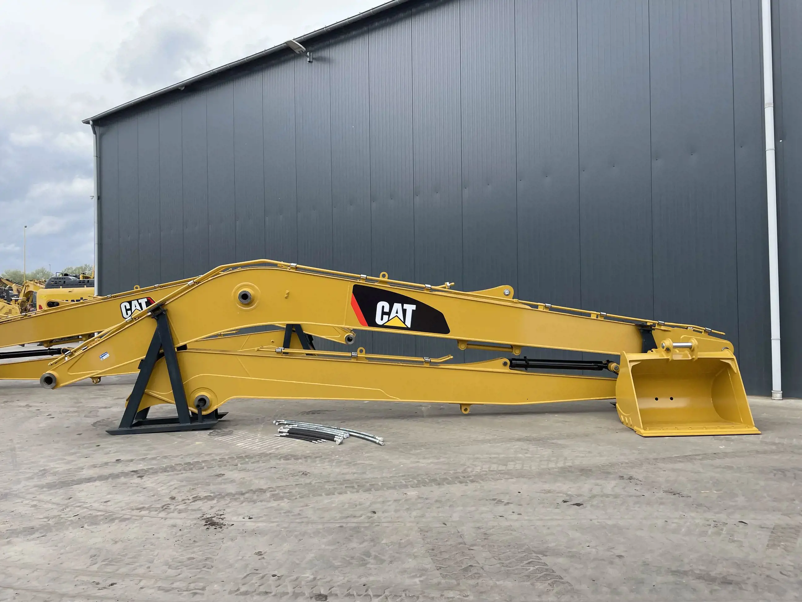 Caterpillar 320E 18m Set – #904740 – Smitma